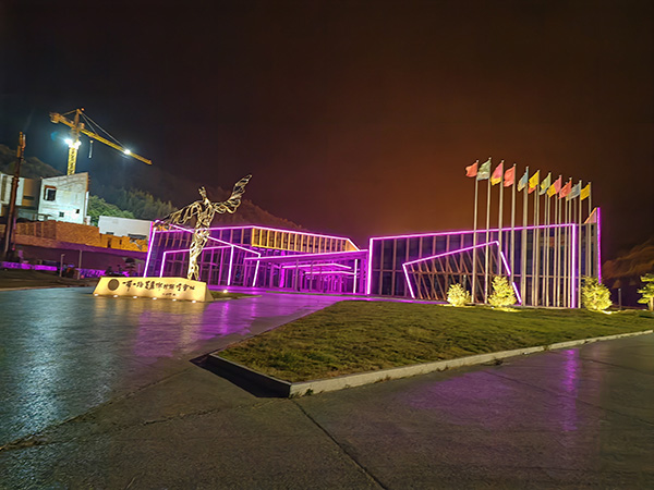 城市亮化是现代城市建设的重要组成部分，它不仅可以美化城市的夜景，还能提升城市的整体形象。随着科技的不断进步，城市亮化也得到了更多的关注和创新。本文将介绍一些关于城市亮化的创意和技术，帮助读者了解甘南城市亮化的重要性以及如何进行甘南城市亮化的规划和实施。