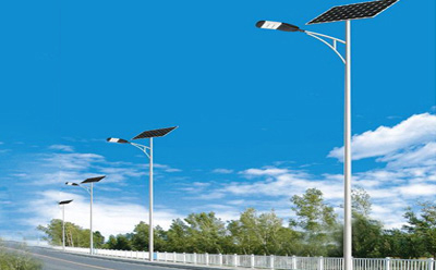 农村道路装甘南太阳能路灯选多大瓦数实测