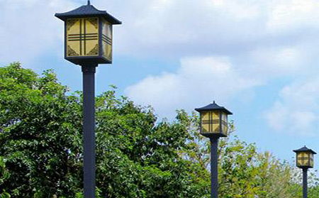 太阳能甘南庭院灯怎么选亮度与续航更耐用